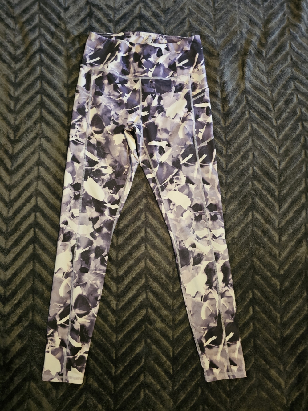 💜 Gaiam Printed Athletic Leggings – Size M 💜